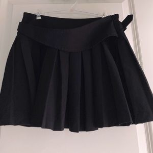Forever 21 XS PLEATED MINI SKIRT w/ ATTACHED WAIST BELT